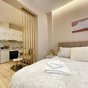 Aj Apartments, Hidden Gem In The Heart Of Appartamento